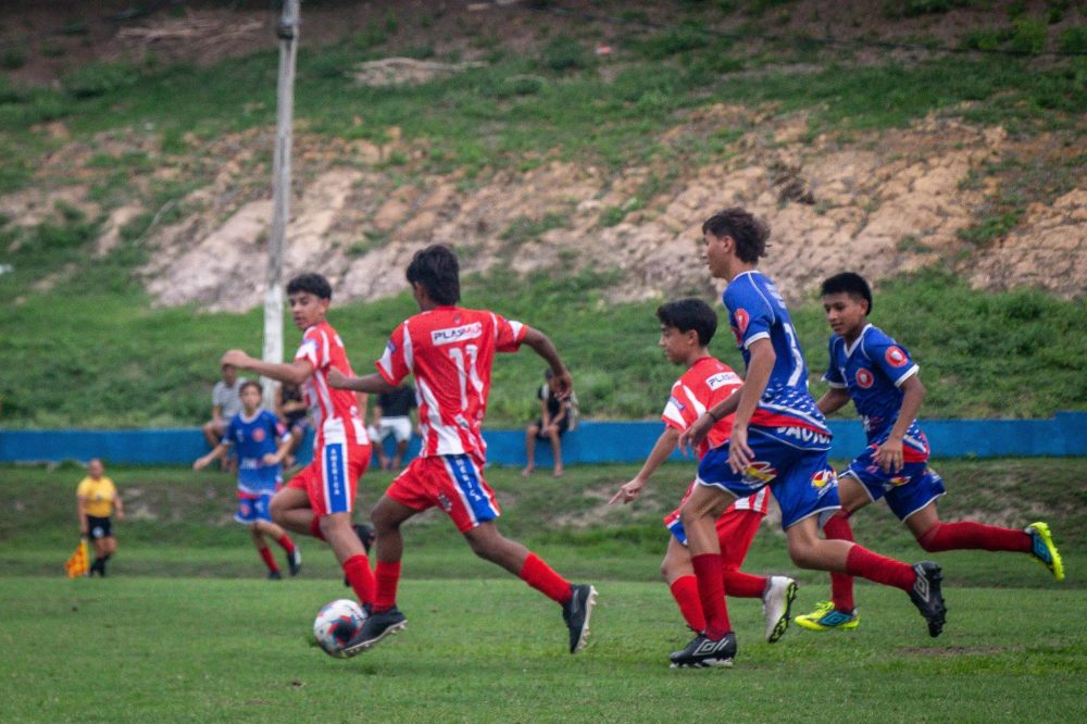 Barezinho Sub-14: Recanto e Inter Academy terminam fase de grupos na lideran&ccedil;a das chave A e B