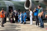 Voo com 239 brasileiros repatriados do Líbano aterrissa em São Paulo