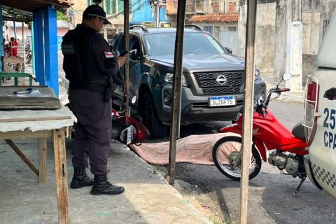 Homem é morto a tiros na porta de casa ao sair para ir ao trabalho em Manaus
