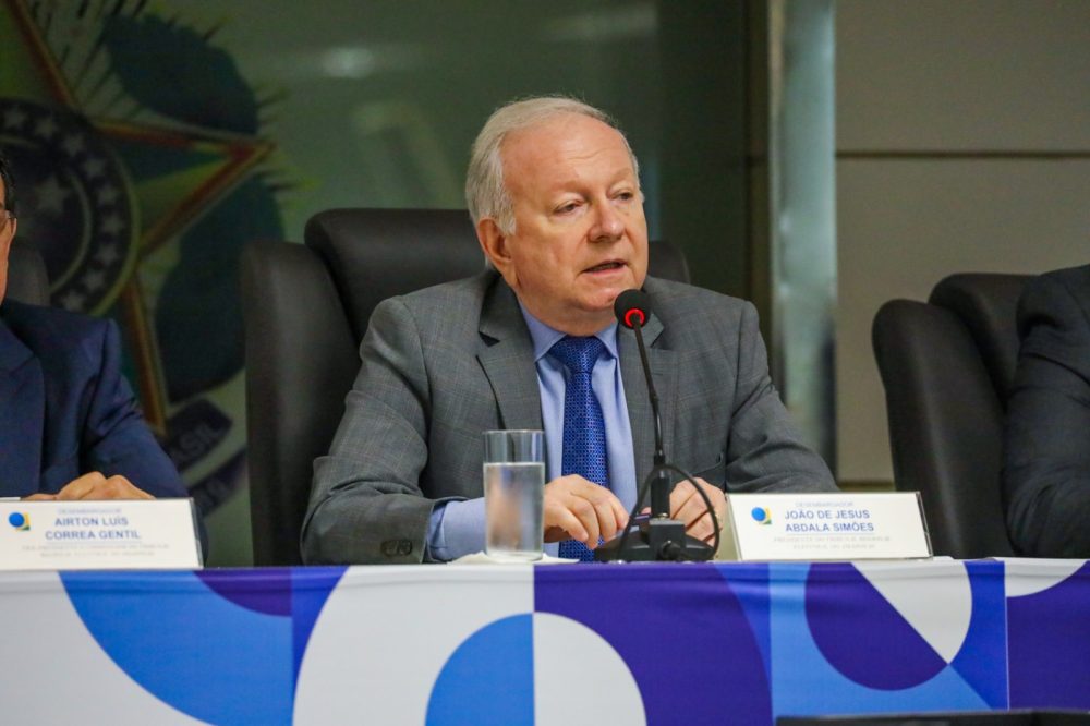 Domingo será o dia dos partidos e candidatos silenciarem para o eleitor falar, diz presidente do TRE-AM Domingo será o dia dos partidos e candidatos silenciarem para o eleitor falar, diz presidente do TRE-AM
