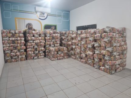 Famílias afetadas pela seca recebem 3 mil cestas básicas em Autazes