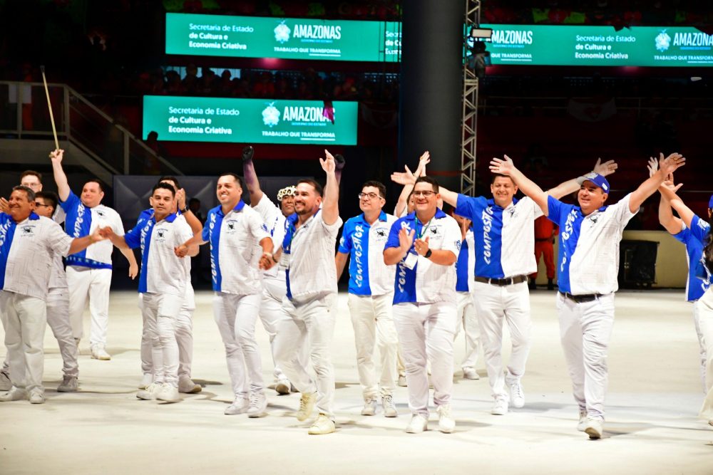Presidente Rossy Amoedo efetua pagamento de direitos de arena para compositores do Caprichoso Presidente Rossy Amoedo efetua pagamento de direitos de arena para compositores do Caprichoso