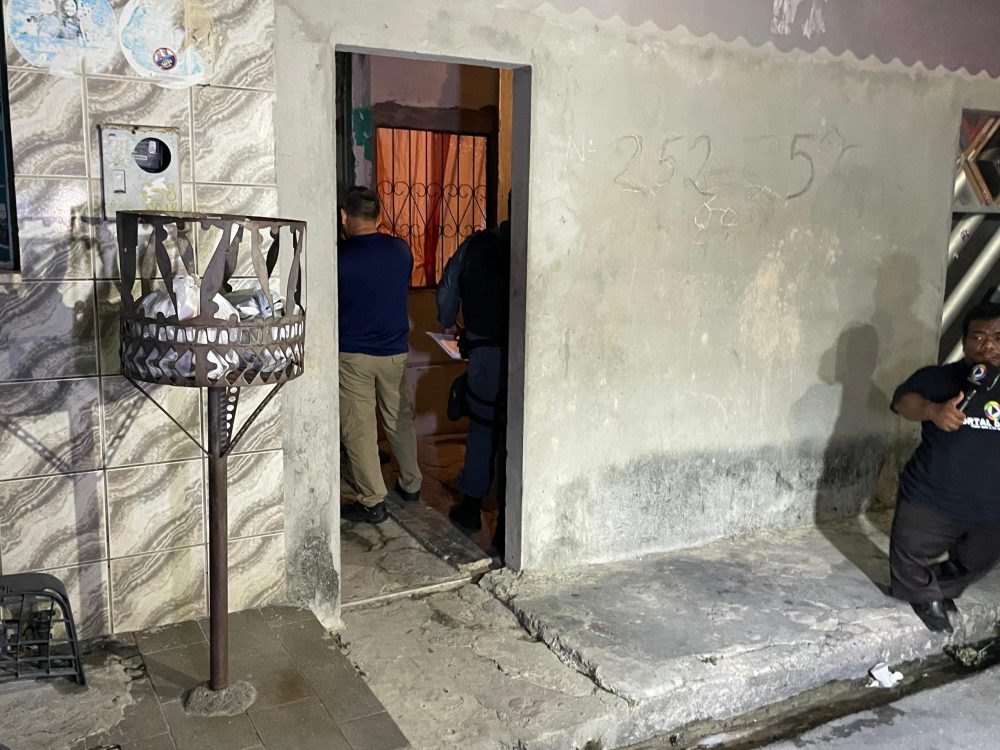 Esposa mata marido com facada no pescoço após descobrir suposta traição no bairro Novo Aleixo Esposa mata marido com facada no pescoço após descobrir suposta traição no bairro Novo Aleixo