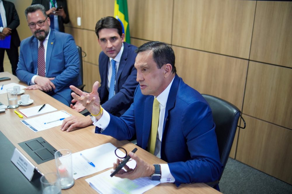 20 aeroportos do Amazonas entram em novo programa de concess&atilde;o federal, diz Sidney Leite