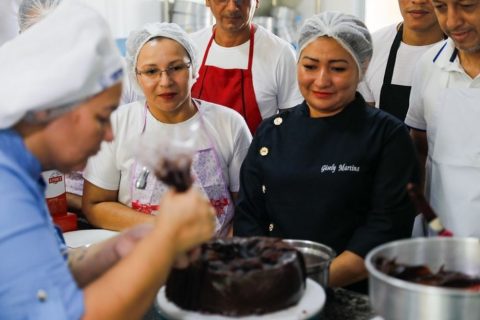 Escola de Gastronomia Bernardo Ramos já qualificou mais de 500 alunos para o mercado de trabalho em Manaus