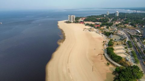 David Almeida anuncia pagamento de auxílio de R$ 3 mil a permissionários da Ponta Negra