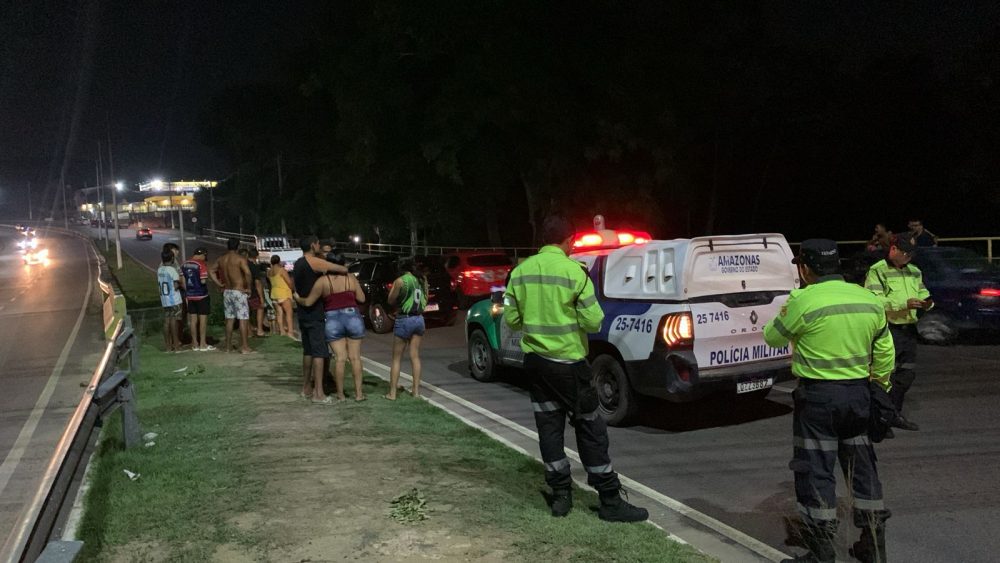 Mulher morre atropelada ao tentar atravessar avenida do Turismo