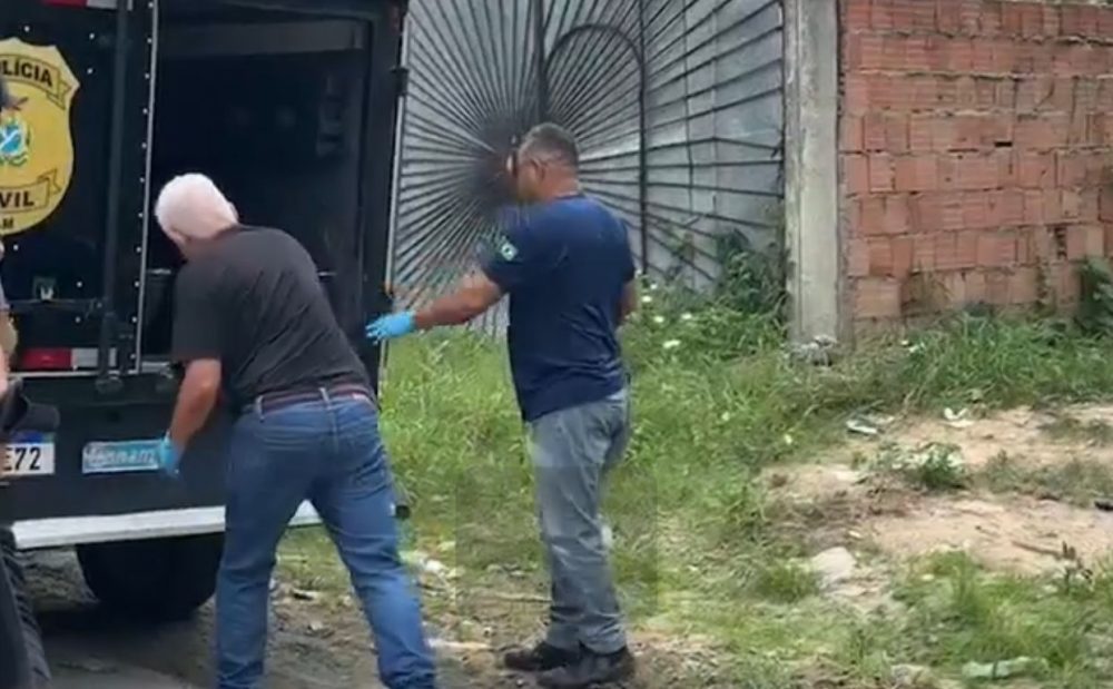 Homem é encontrado morto com 11 facadas no bairro Monte das Oliveiras Homem é encontrado morto com 11 facadas no bairro Monte das Oliveiras