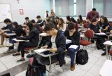 Diploma de ensino superior pode mais que dobrar salário no Brasil