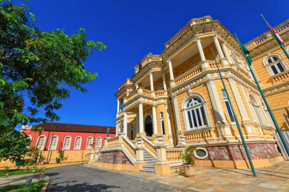 Ministério Público investiga falta de transparência em dispensa de licitação assinada pela SEC com valor superior a R$ 1,2 milhão Ministério Público investiga falta de transparência em dispensa de licitação assinada pela SEC com valor superior a R$ 1,2 milhão