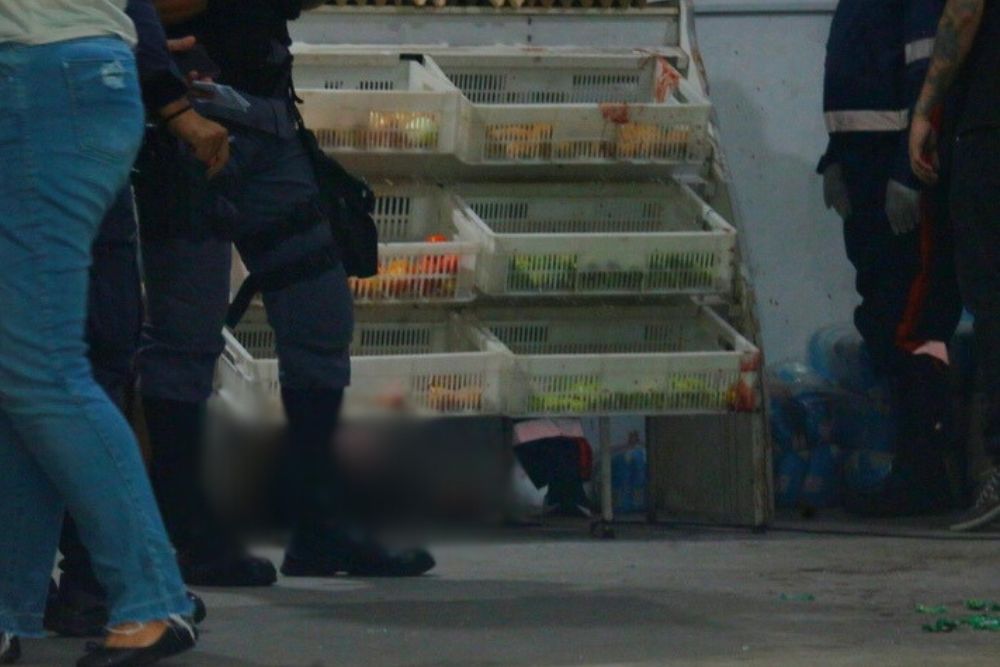 Dono de a&ccedil;ougue &eacute; executado com sete tiros no bairro Educandos