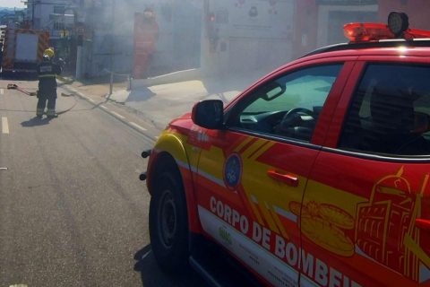 Bombeiros impedem propagação de incêndio em papelaria no bairro Praça 14