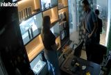 Dupla rende funcionária e assalta loja de celulares no bairro Parque 10