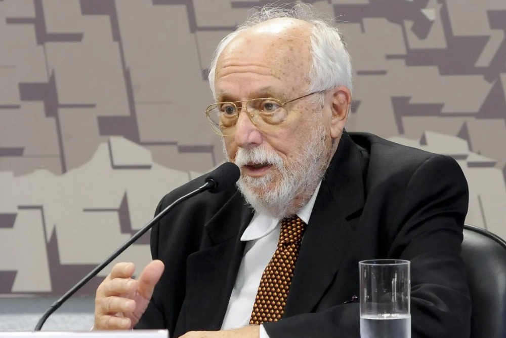 Morre diplomata e ex-ministro José Botafogo Gonçalves aos 89 anos Morre diplomata e ex-ministro José Botafogo Gonçalves aos 89 anos