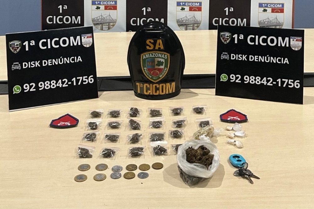 Polícia apreende 22 trouxinhas de maconha em beco na Zona Sul de Manaus Polícia apreende 22 trouxinhas de maconha em beco na Zona Sul de Manaus