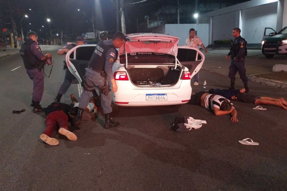 Trio é preso após fazer motorista de APP refém em Manaus Trio é preso após fazer motorista de APP refém em Manaus