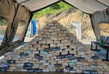 Dupla é presa com mais de 300 kg de drogas em canoa no Amazonas