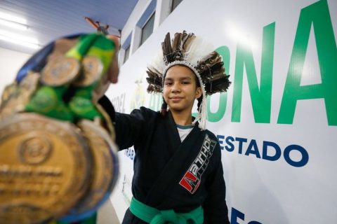 Bolsa Esporte: 'É muito importante para os atletas de baixa renda e muito gratificante', diz mãe de adolescente beneficiada