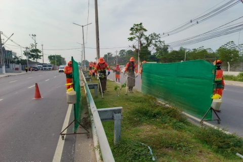 Estrada do Turismo recebe manutenção e limpeza na Zona Oeste de Manaus