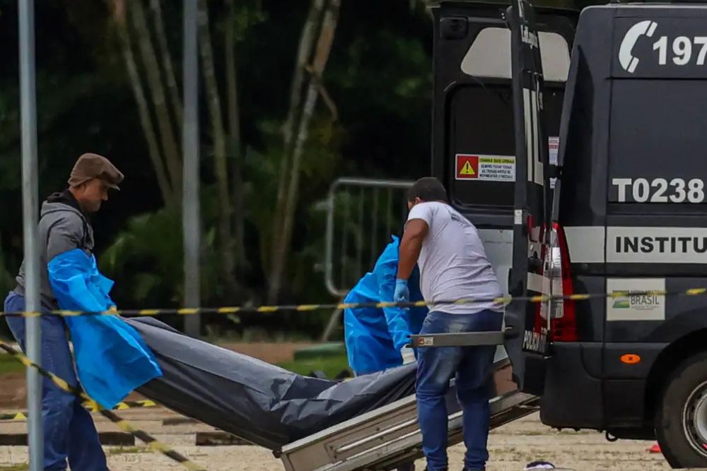 Corpo de autor de atentado &eacute; retirado da Pra&ccedil;a dos Tr&ecirc;s Poderes