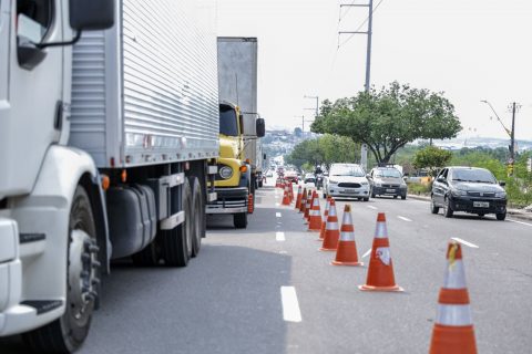Detran-AM: Mais de 2 mil caminhões são autuados por oferecer risco de acidentes de trânsito em Manaus