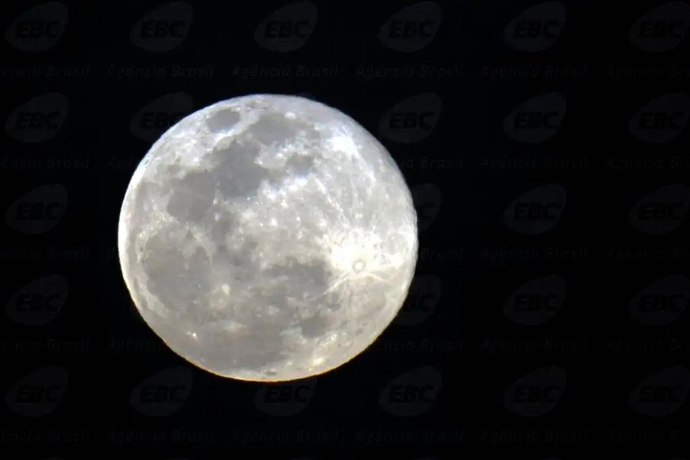 Última superlua cheia do ano pode ser vista nesta sexta-feira Última superlua cheia do ano pode ser vista nesta sexta-feira