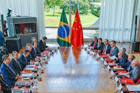 China e Brasil discutem Corredor Bioceânico e projetos do Novo PAC
