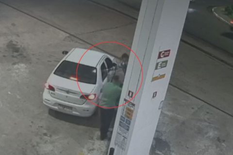 Homem é executado a tiros dentro de táxi em Iranduba; crime foi registrado por câmeras de segurança