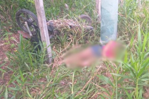 Mulher fica gravemente ferida após colidir moto em poste no interior do Amazonas