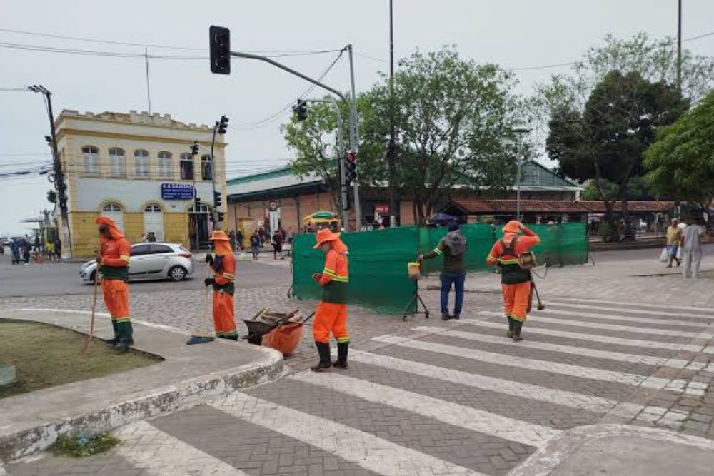 Prefeitura de Manaus realiza opera&ccedil;&atilde;o integrada de limpeza e revitaliza&ccedil;&atilde;o na pra&ccedil;a da Matriz