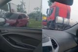 Carreta bate em carro e provoca acidente na Avenida Torquato Tapajós