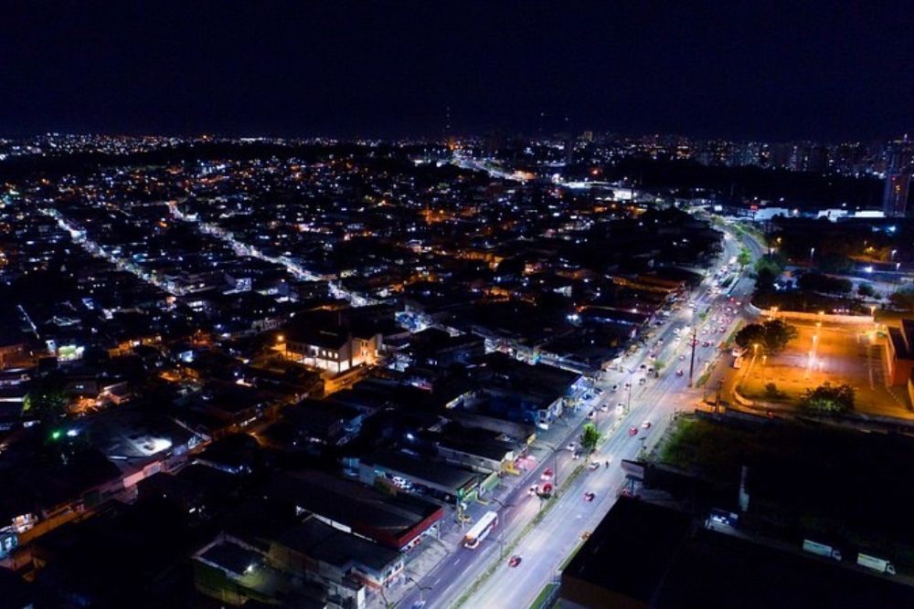 Manaus tem 100% de cobertura de iluminação pública com LED Manaus tem 100% de cobertura de iluminação pública com LED