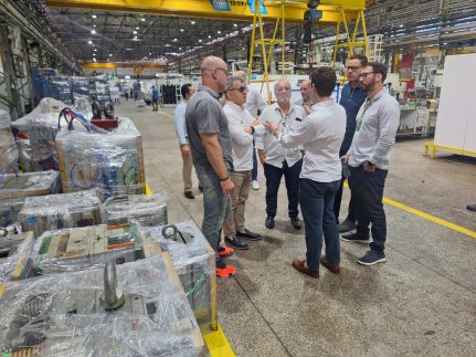 Comitiva da Suframa visita instalações da empresa PAM Plásticos em Manaus