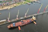 Chegam os primeiros navios do pós-vazante a Manaus, garantindo o abastecimento