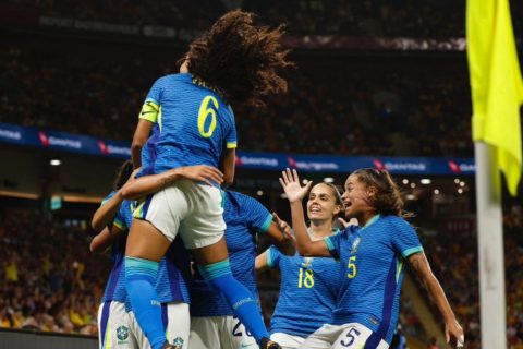Brasil aposta em juventude e derrota Austrália por 3 a 1 em amistoso