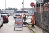 Prefeitura realiza trabalho preventivo no centro de Manaus com a limpeza de bueiros