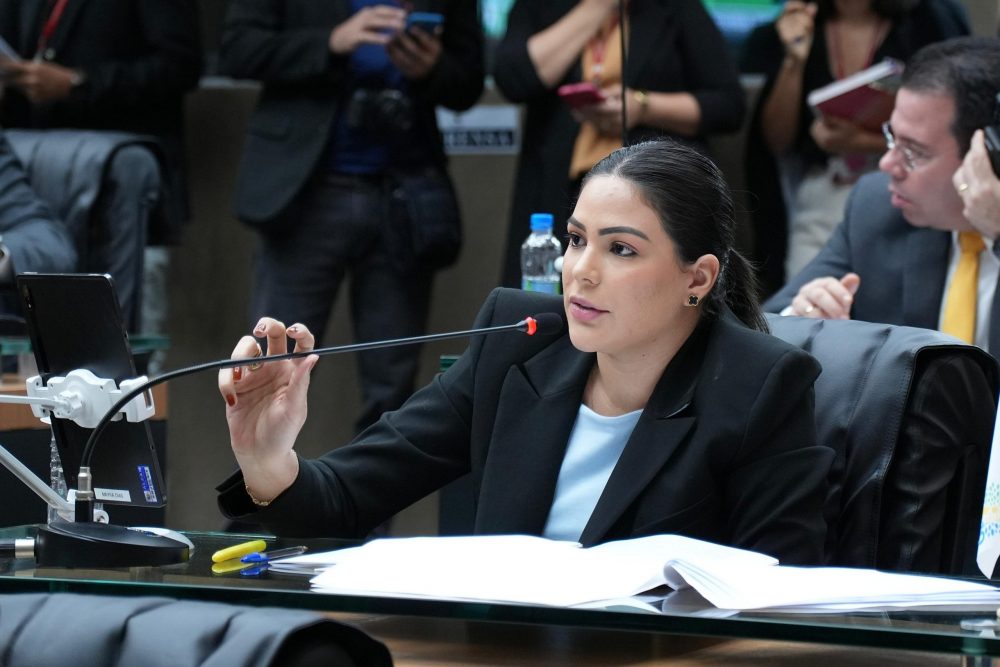 Assembleia aprova PL de Mayra Dias que promove saúde mental para profissionais da educação