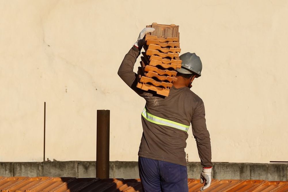 Renda do contrato intermitente foi menor que salário mínimo em 2023 Renda do contrato intermitente foi menor que salário mínimo em 2023