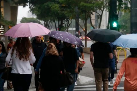 Inmet emite alerta de tempestade para sete estados hoje e amanhã