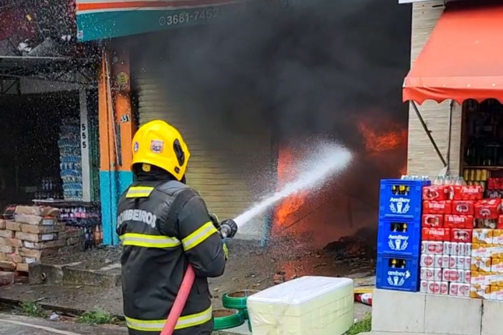 Lojas do &lsquo;Fuxico&rsquo; seguem interditadas nesta quarta (4) ap&oacute;s inc&ecirc;ndio