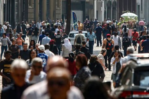 Brasil registra saída de mais de 8,6 milhões da pobreza e alcança melhor nível desde 2012