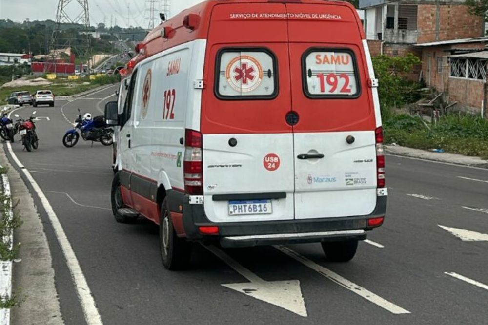 Colisão entre motocicletas deixa dois feridos na Avenida das Flores, em Manaus