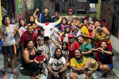 Boi Garantido visita e celebra com o povo Sateré-Mawé, em Manaus