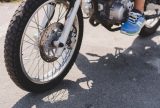 Duas pessoas ficam feridas em um acidente entre motocicletas no interior