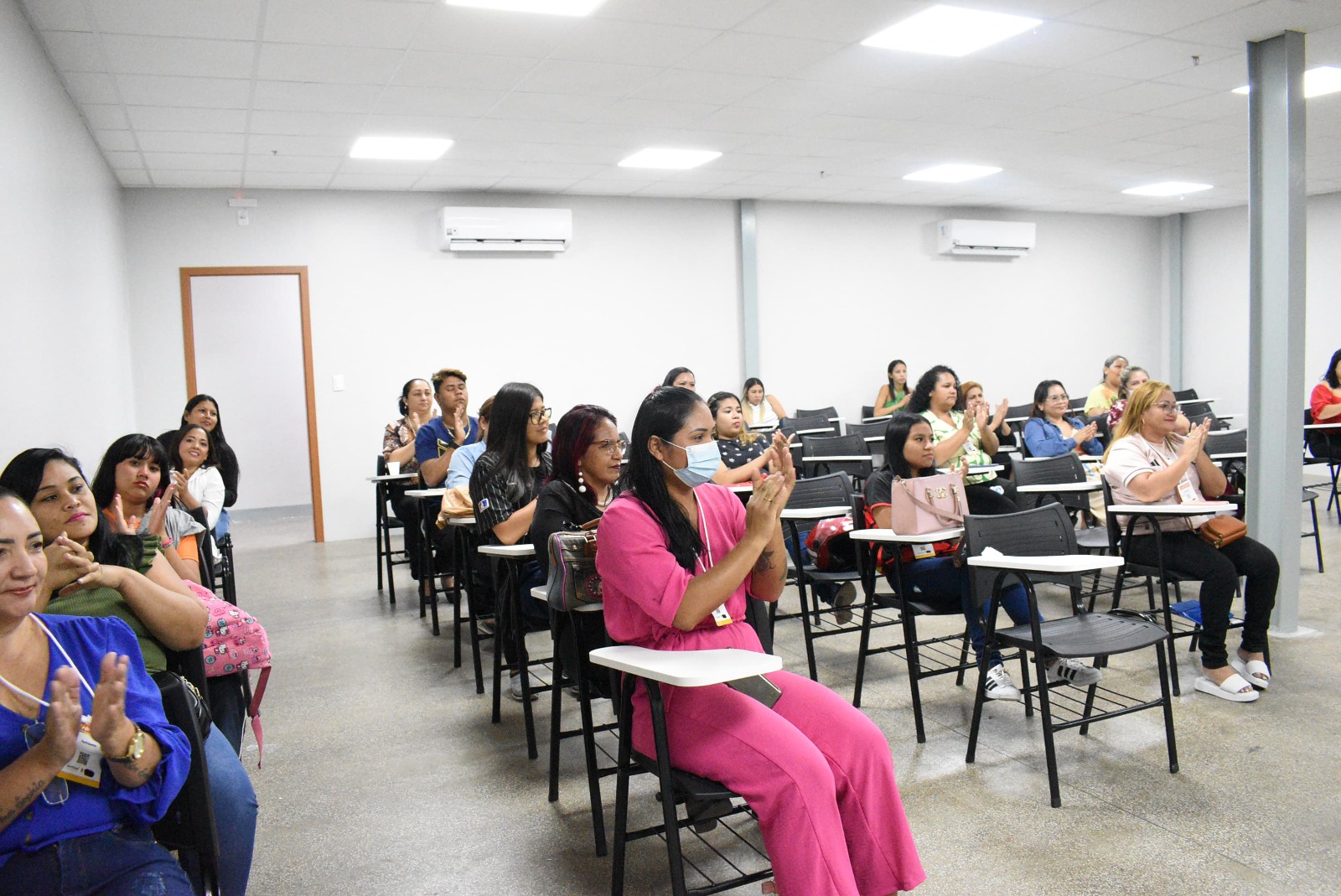 Prefeitura de Manaus abre 60 vagas para oficina de Manicure e Pedicure Prefeitura de Manaus abre 60 vagas para oficina de Manicure e Pedicure