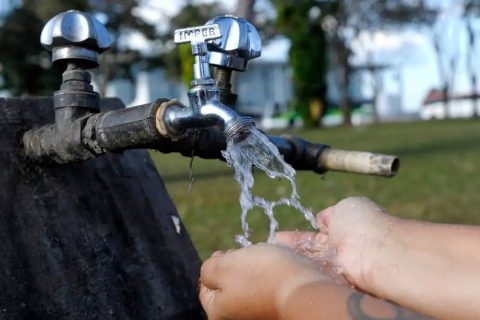 No Brasil, 1,4 milhão de estudantes não têm água tratada na escola