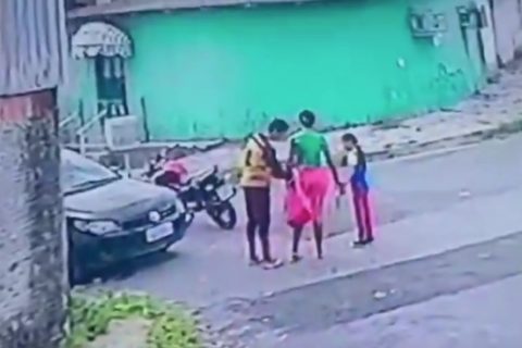 Criança tem mochila roubada por criminosos no Conjunto Manôa