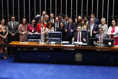 Senado aprova texto de Eduardo Braga de regulamentação da Reforma Tributária