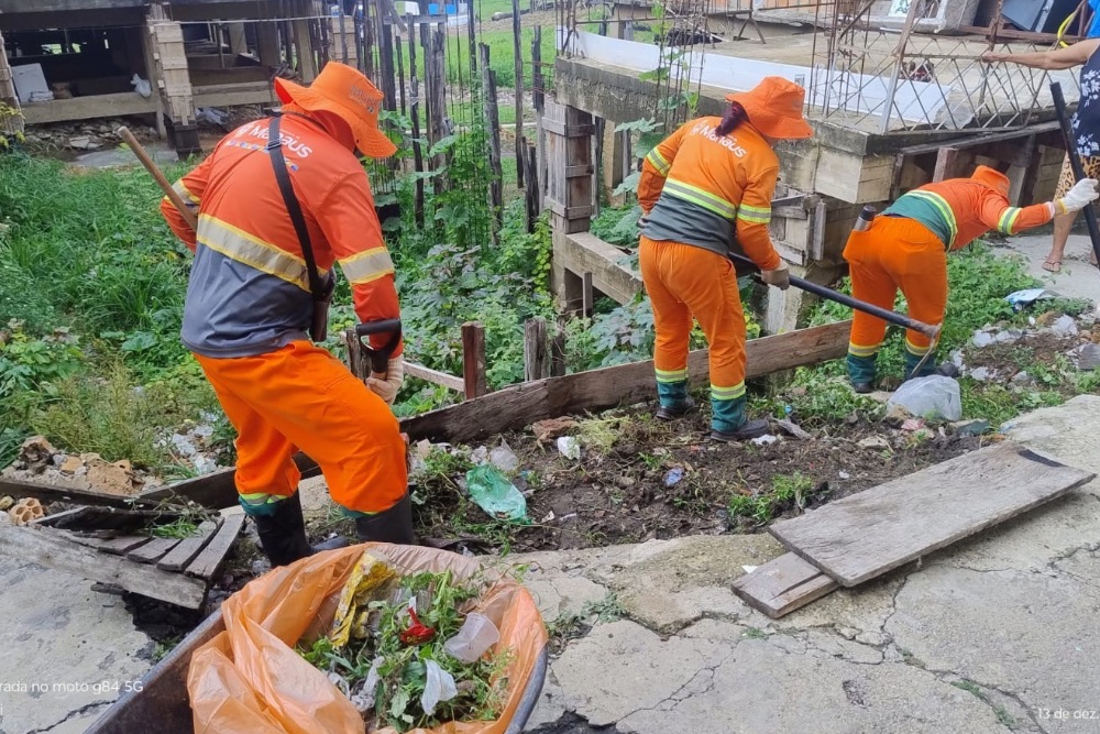 Prefeitura realiza limpeza urbana em diversos pontos de Manaus