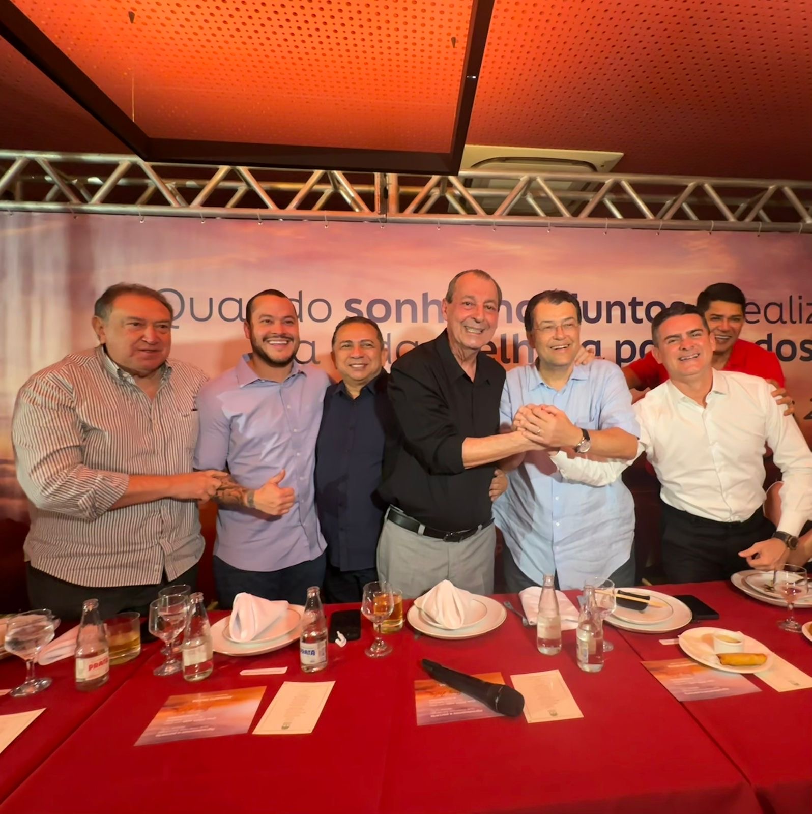 Confraternização de final do ano promovida por Eduardo Braga reúne maiores lideranças políticas do Amazonas Confraternização de final do ano promovida por Eduardo Braga reúne maiores lideranças políticas do Amazonas